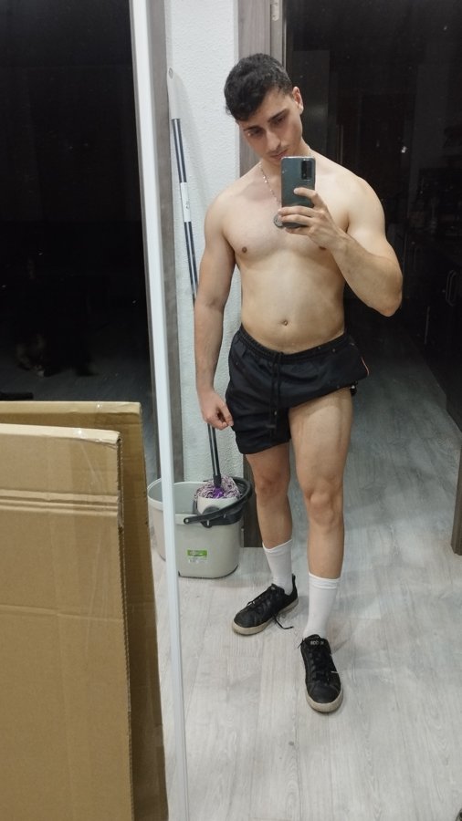 Adrián entre los 23 y 26